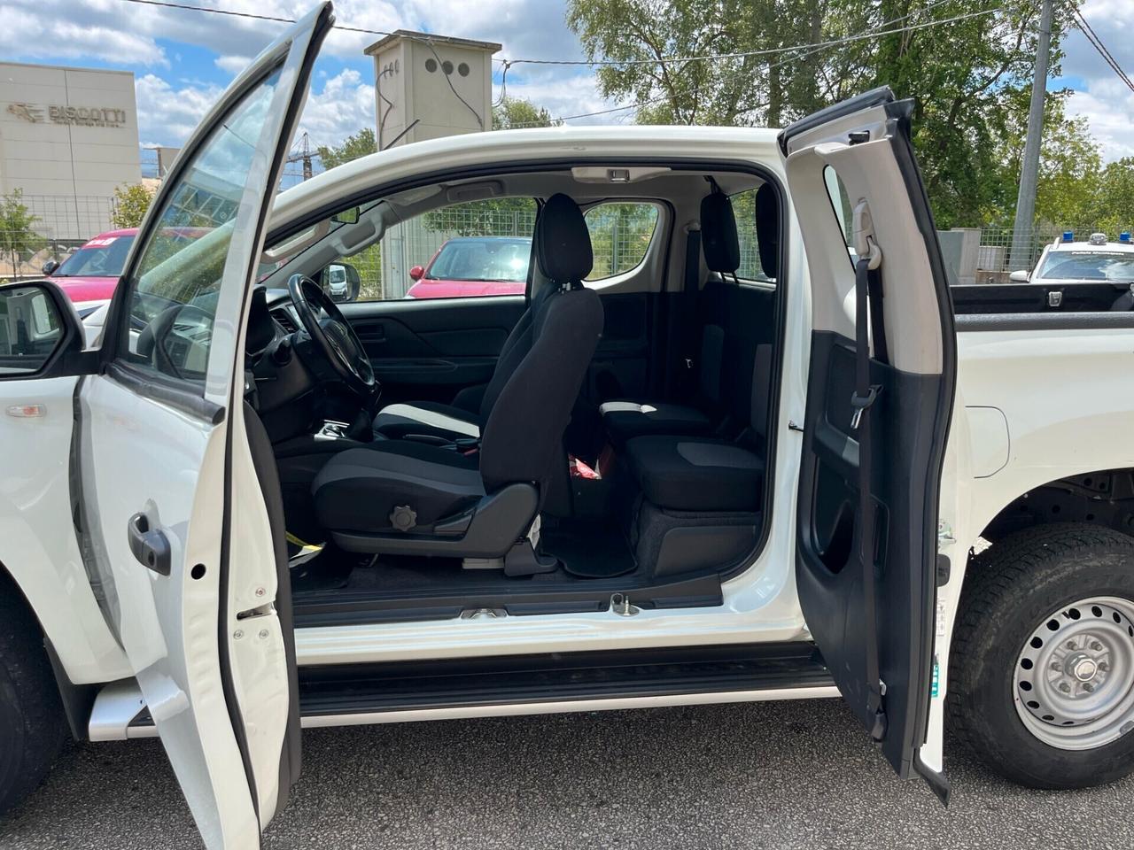 Mitsubishi L200 2.3 D Club Cab 4x4 Invite Connect