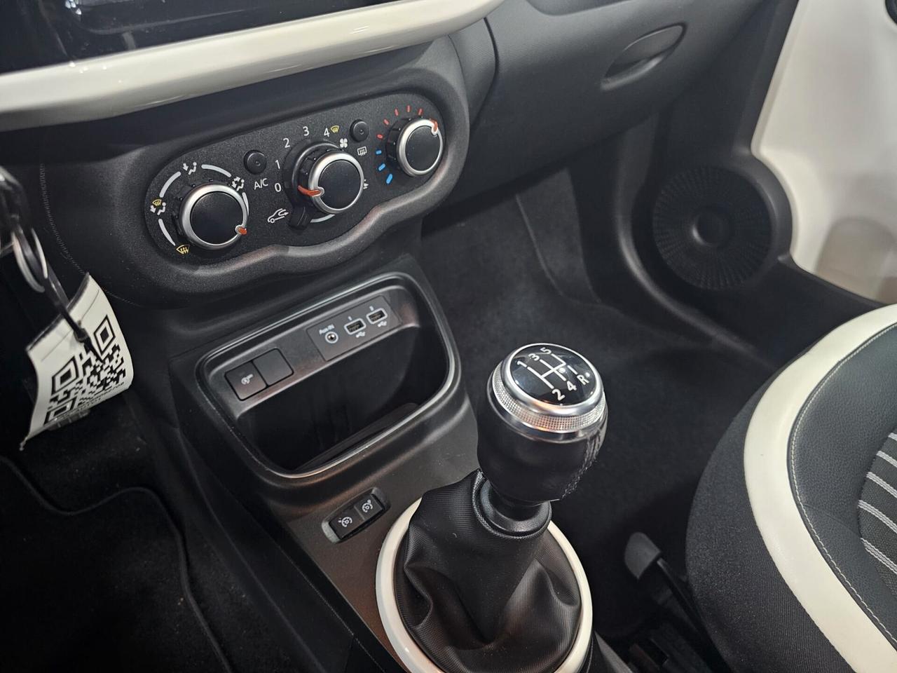 NUOVA RENAULT TWINGO INTENS SCe 1.0 BENZ 73CV