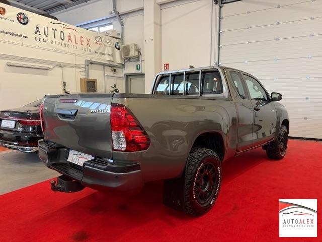 TOYOTA Hilux 2.4 d-4d C&C 4x4 Comfort GANCIO TRAINO
