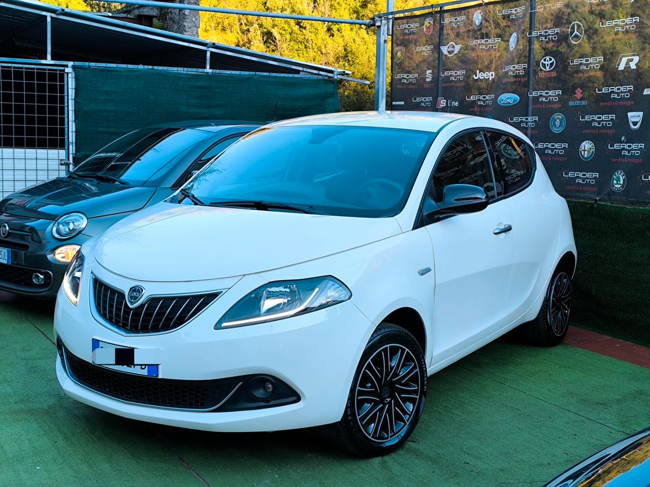 Lancia Ypsilon 1.0 FireFly 5 porte S&S Hybrid Silver
