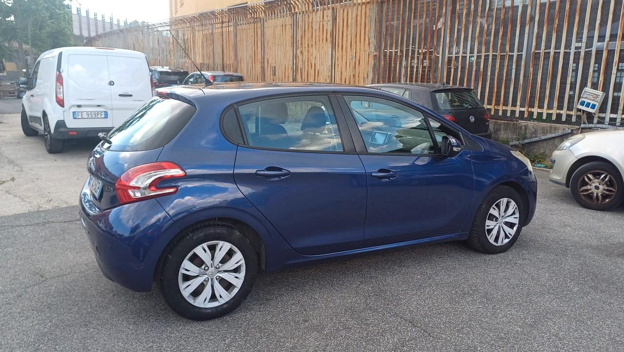 Peugeot 208 1.4 HDi 68 CV 5 porte Allure