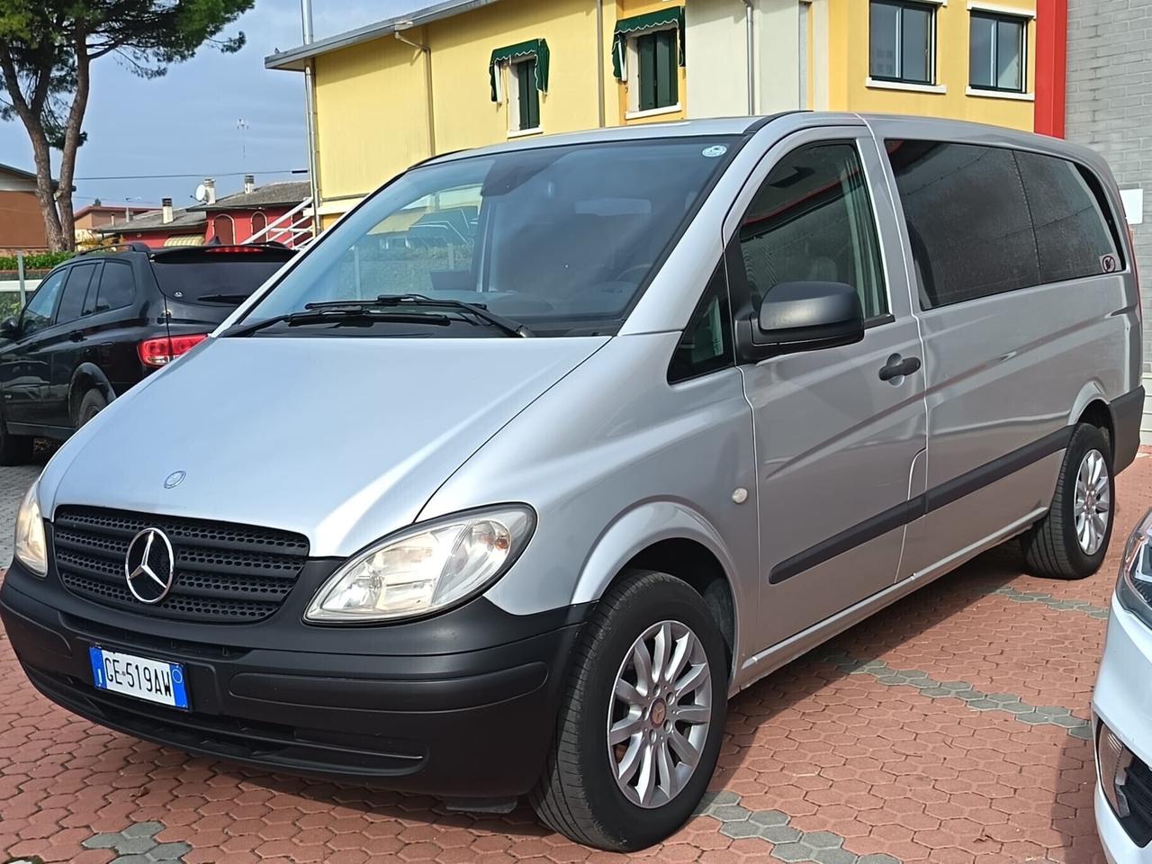 Mercedes Vito 111 cdi compact 8 sedili e gancio traino