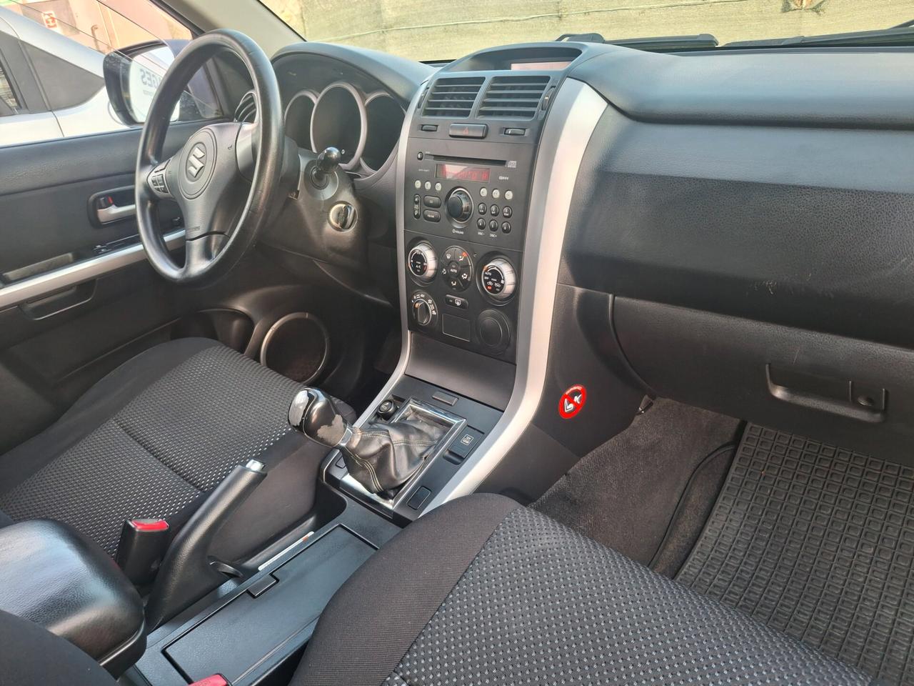 Suzuki Grand Vitara 1.9 DDiS-5 Porte-Executive-4X4-
