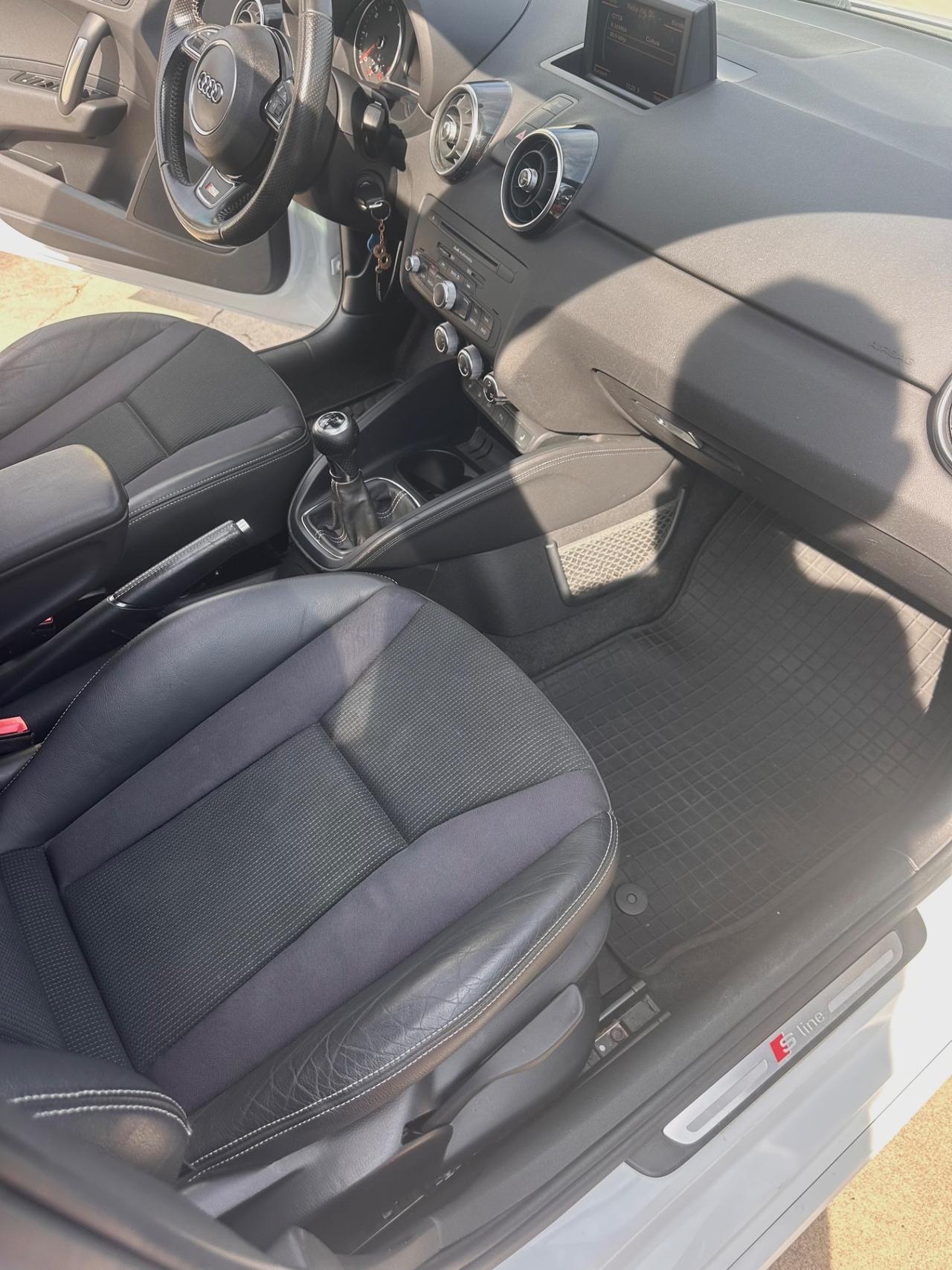 Audi A1 1.6 TDI 90cv S Line Edition Plus BIColor