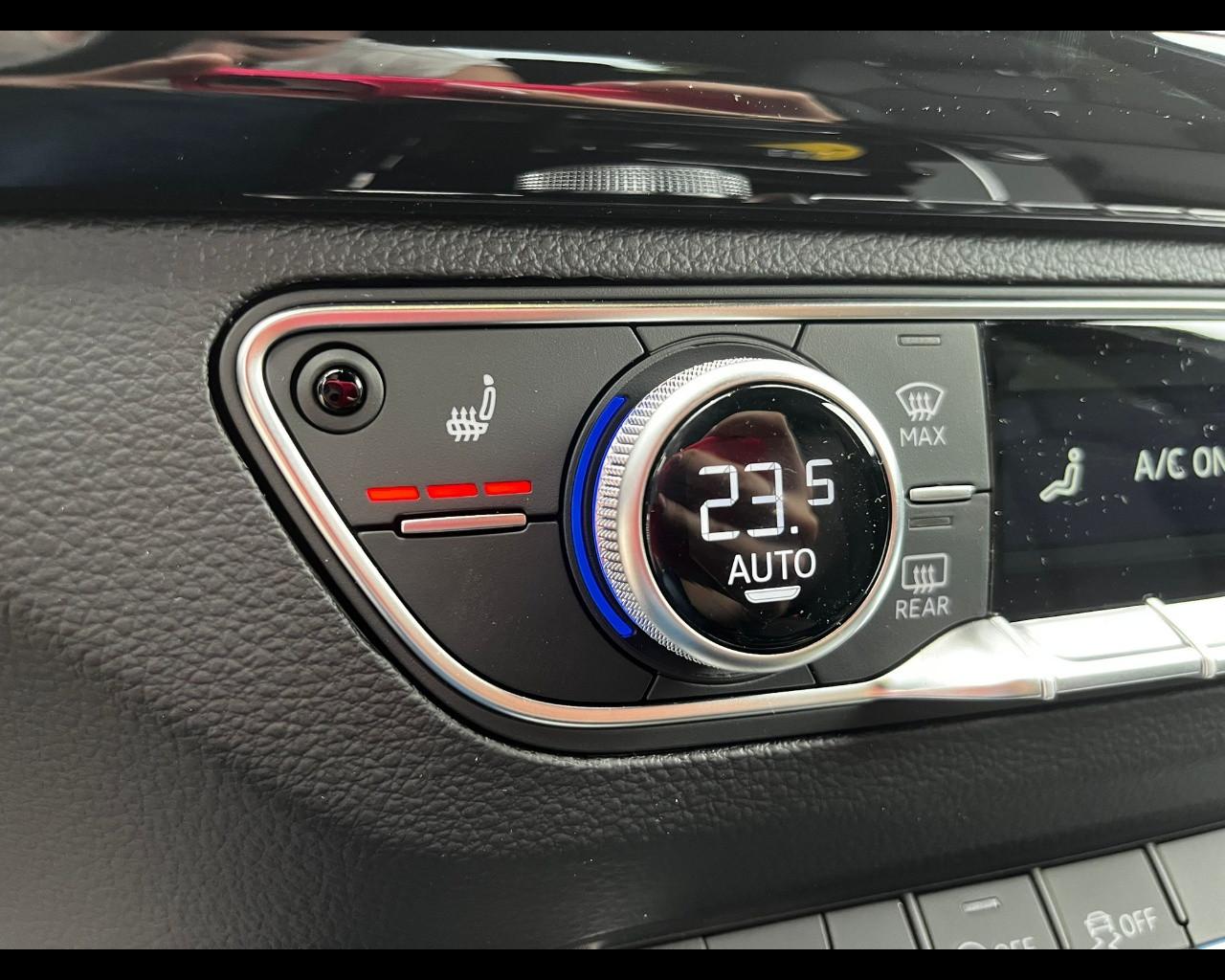 AUDI Audi Q5 Sportback Identity Black 40 TDI quattro 150(204) kW(CV) S tronic