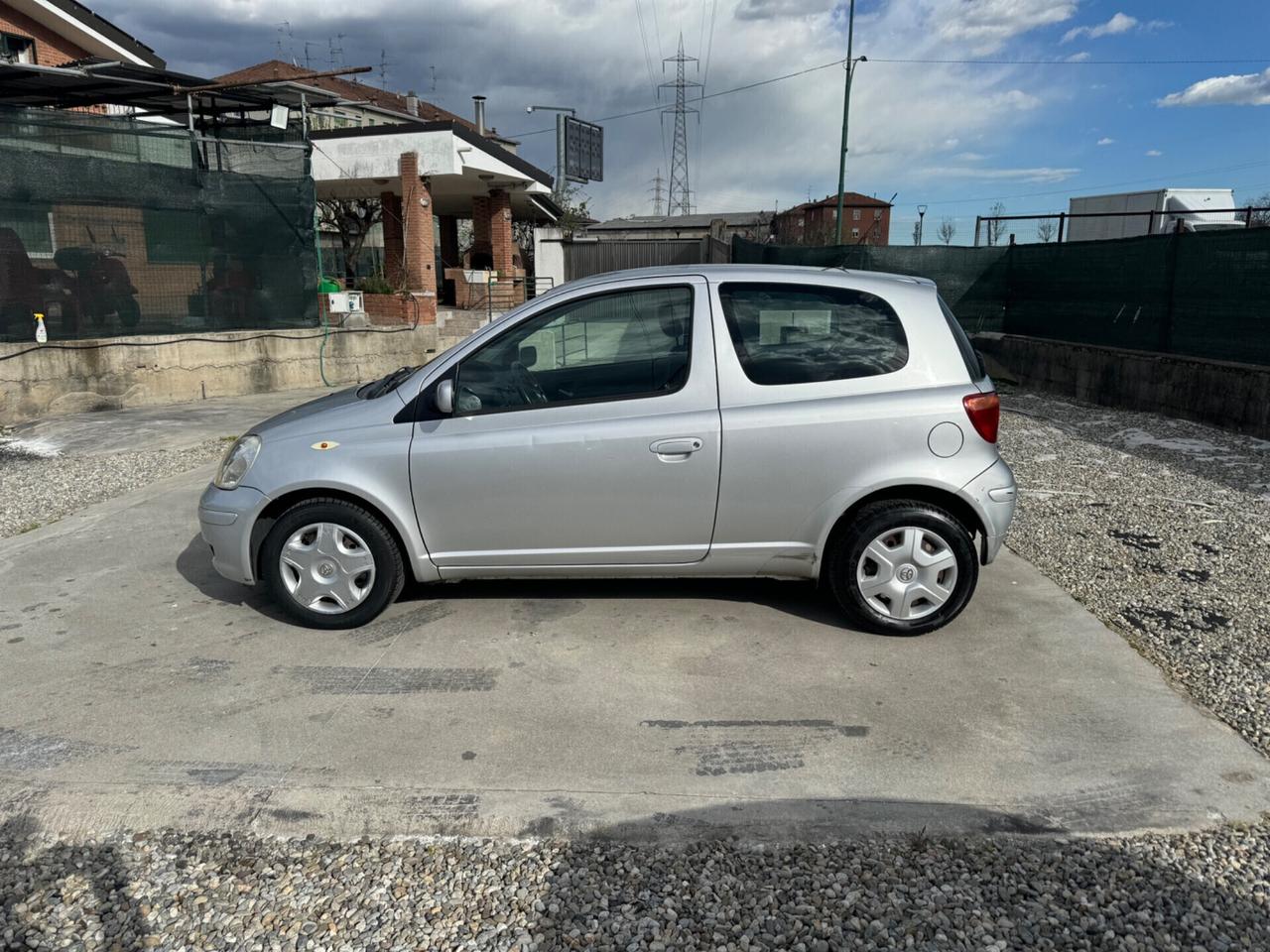 Toyota Yaris 1.0i 16V cat 3 porte Sol euro 4. Benzina neopatentati