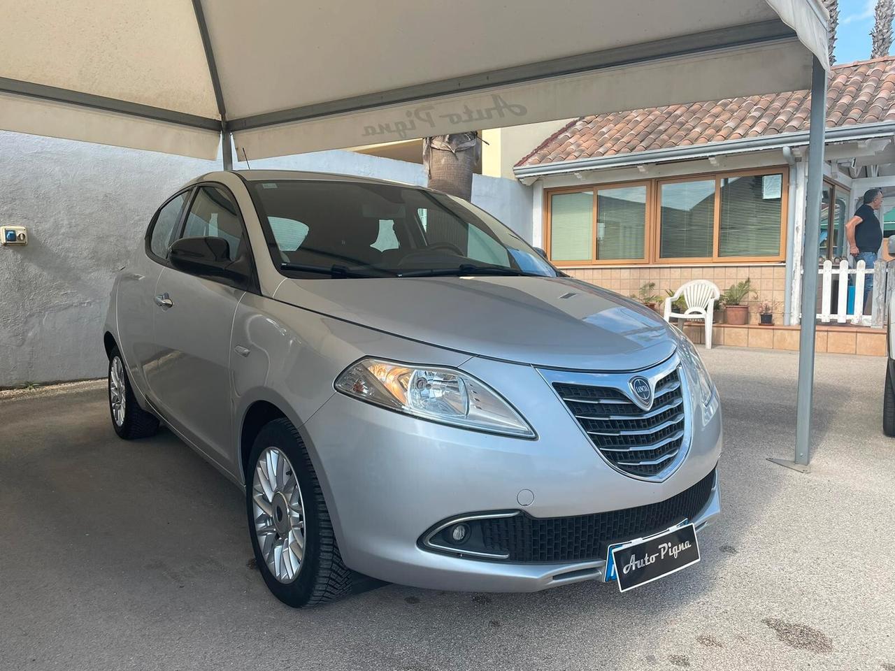 Lancia Ypsilon 1.2 69 CV 5 porte Platinum