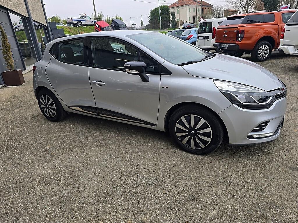 Renault Clio dCi 90 CV 5 Moschino Intens