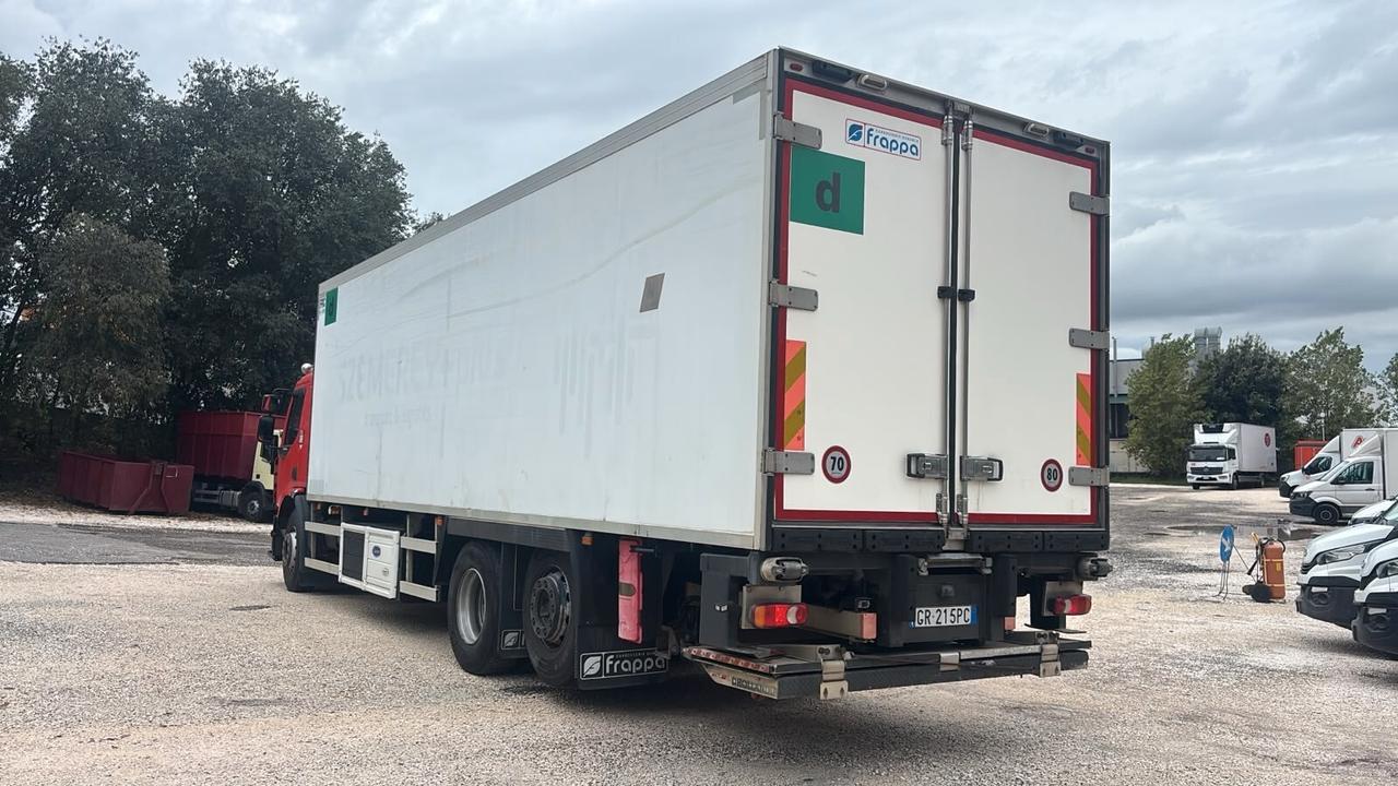 Renault D 26 Wide tre assi frigo