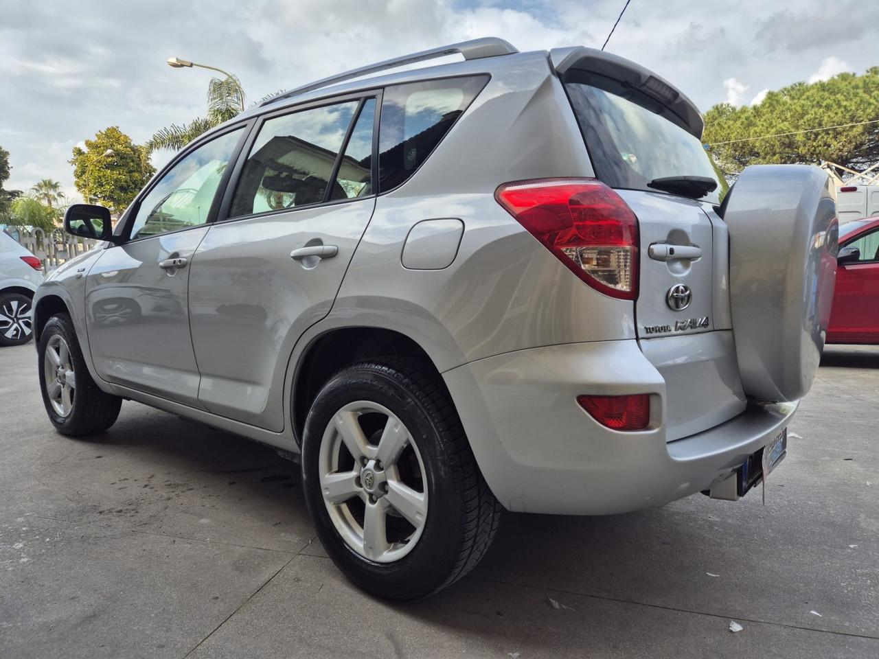 Toyota RAV4 2.2 D-4D 136 CV Luxury