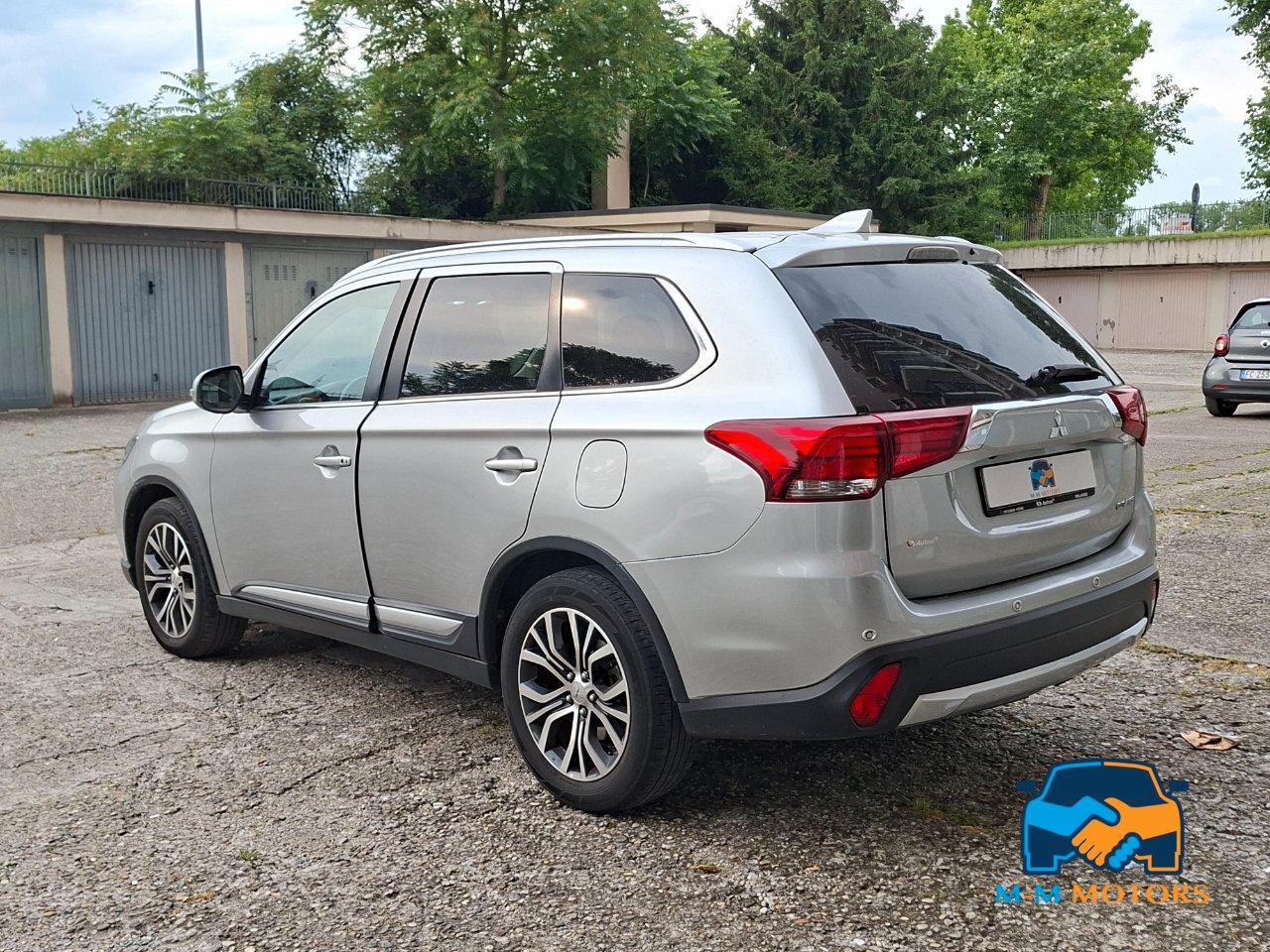 Mitsubishi Outlander 2.2 Instyle Plus Sda awd 7p.ti auto my17
