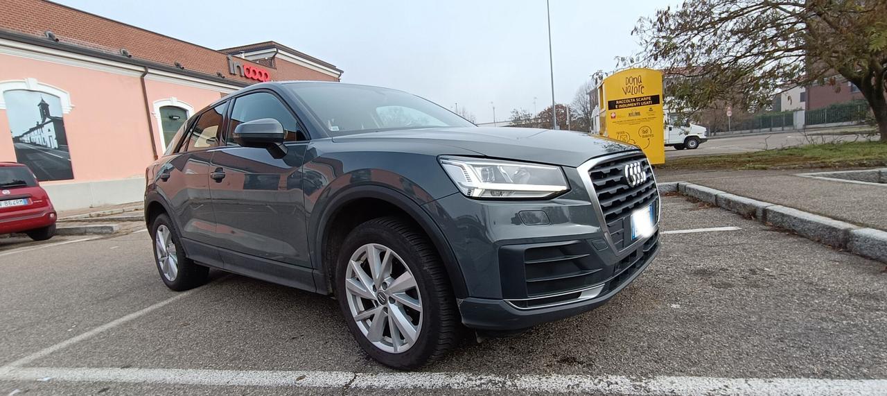 Audi Q2 35 TFSI S tronic Identity Black