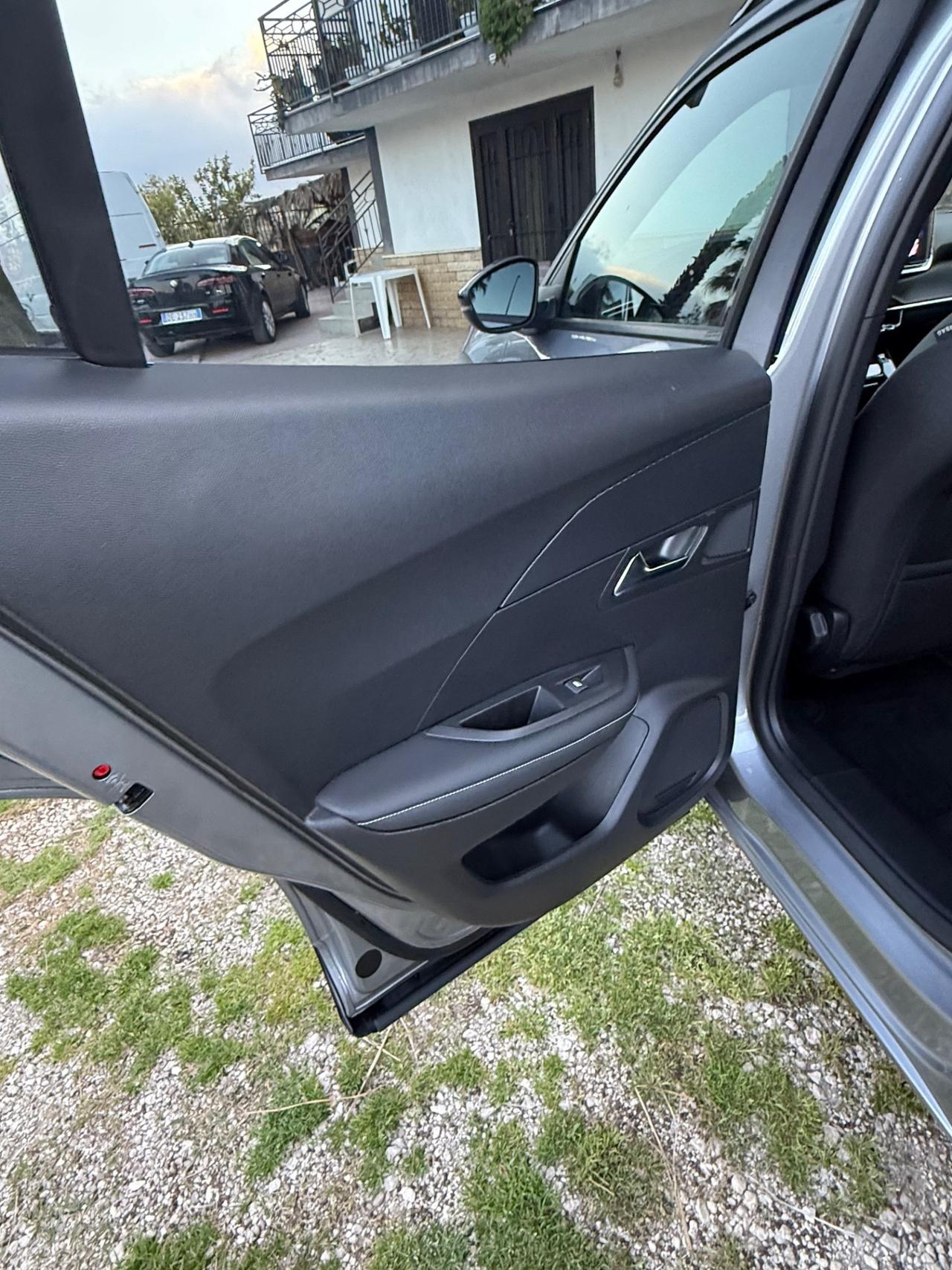 Peugeot 2008 BlueHDi 130 S&S EAT8 Allure