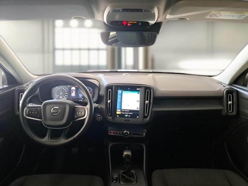 VOLVO XC40 T2 Momentum Core