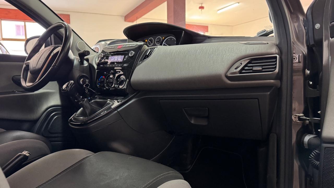 Lancia Ypsilon 1.3 MJT 16V 95 CV 5 porte S&S Silver