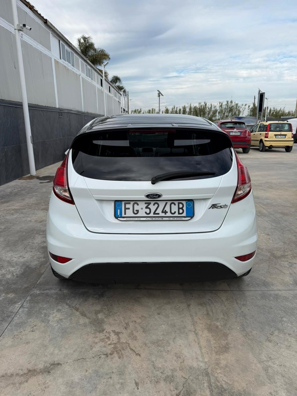 Ford Fiesta 1.5 TDCi 75CV 5 porte Black & White Edition