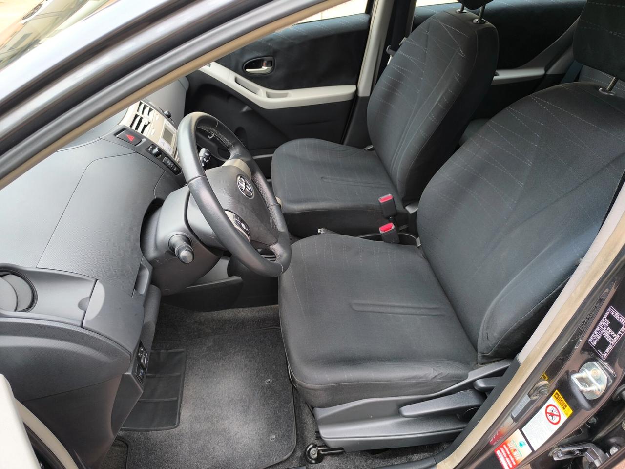 Toyota Yaris 1.0 5 porte Sol