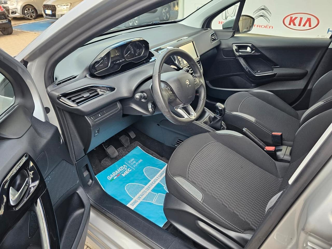 Peugeot 208 PureTech 82 5 porte Active - Pari al nuovo