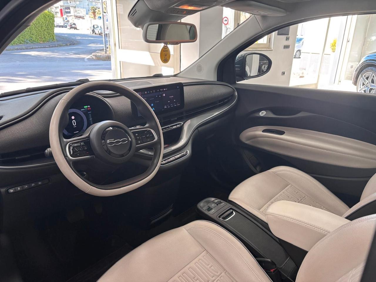 FIAT 500E "LA PRIMA" 42KWH TETTO-NAVI