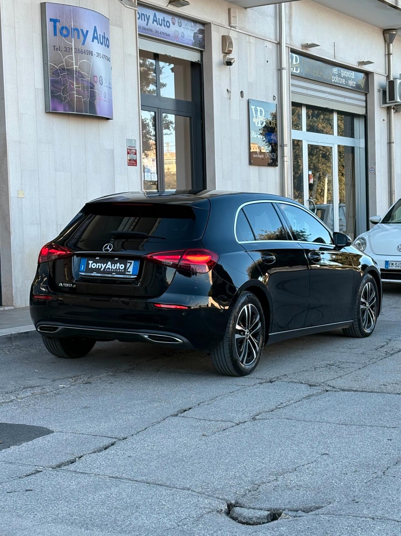 Mercedes-benz A 180 d Premium auto AMG con NAVI,TELECAMERA,VIRTUAL COCKPIT,APPLE CARPLAY,FULL LED,VETRI OSCURATI,TESSUTO