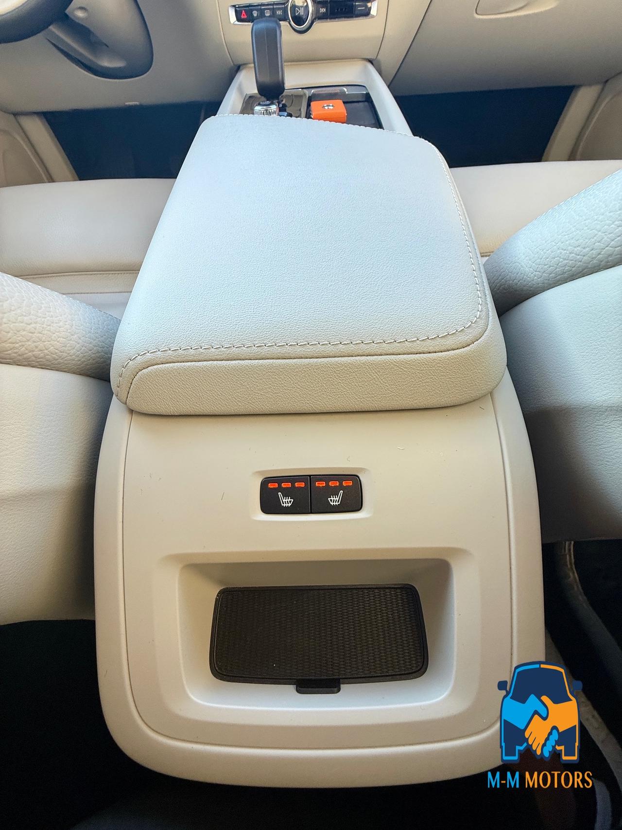 VOLVO XC60 N1 2.0 B4 d Ultimate Dark awd auto