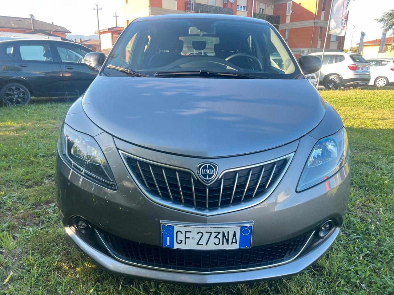 Lancia Ypsilon 1.0 FireFly 5 porte S&S Hybrid Ecochic Silver