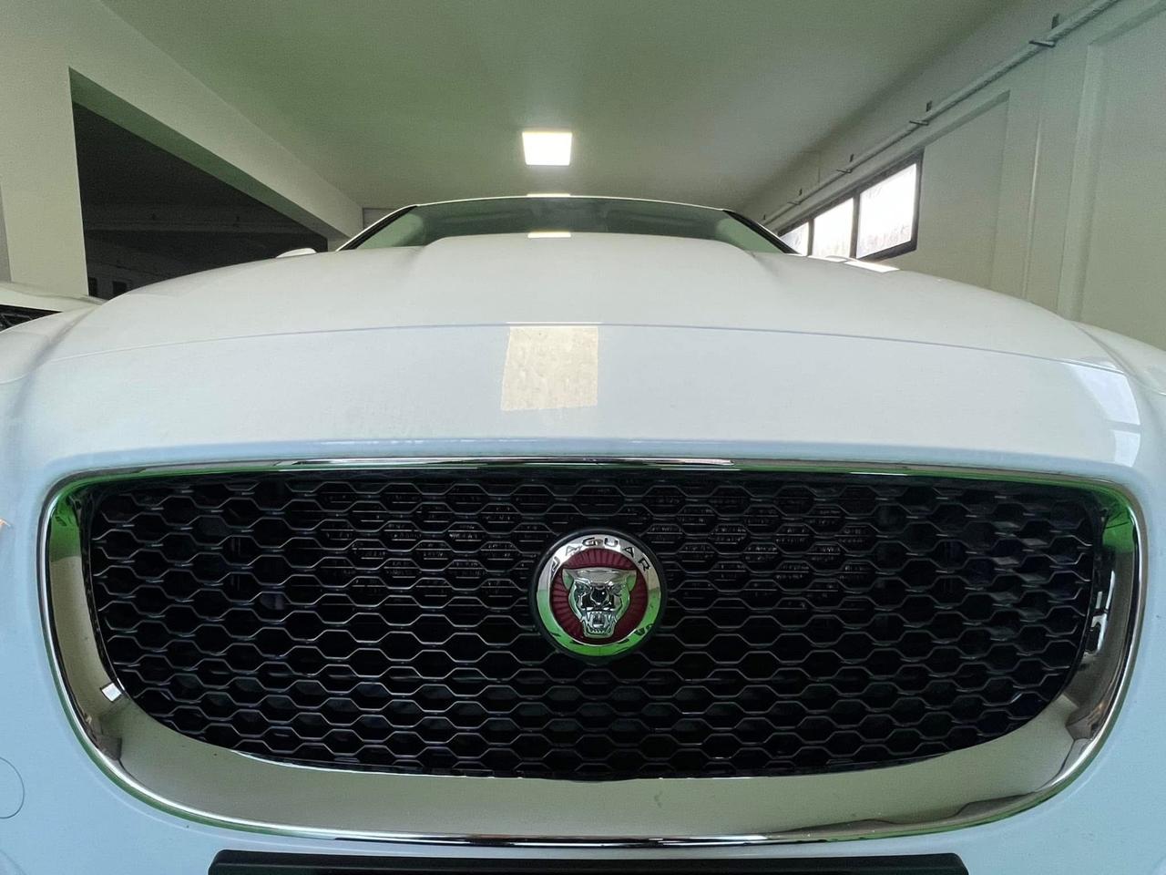 Jaguar XE 2.0 D 180 CV Portfolio