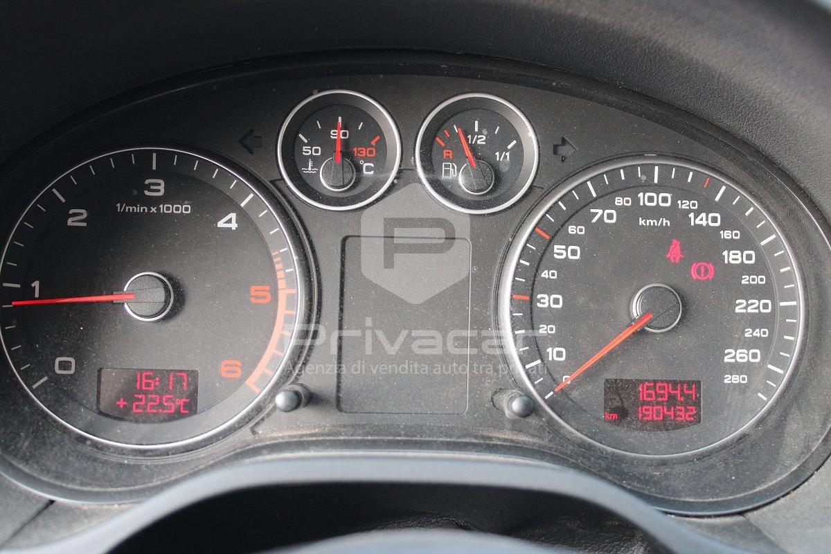AUDI A3 1.6 TDI 105 CV CR Ambiente