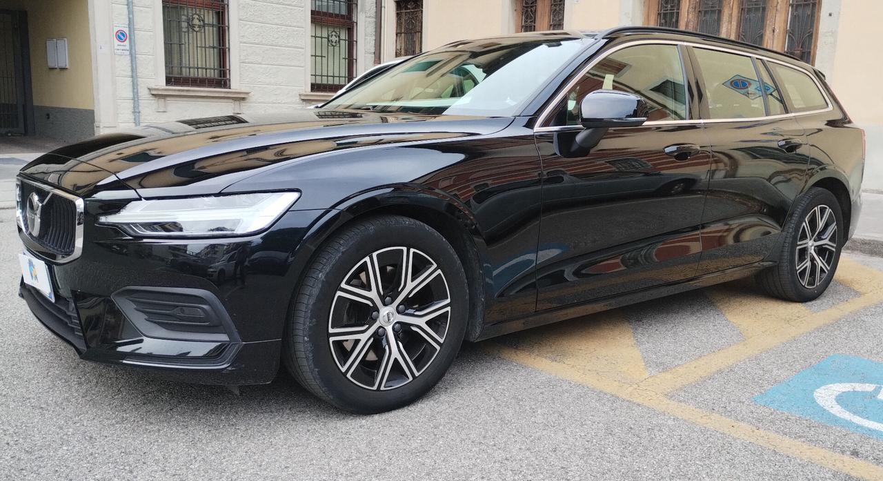 Volvo V60 2.0 MHEV Hybrid Core PROMMO