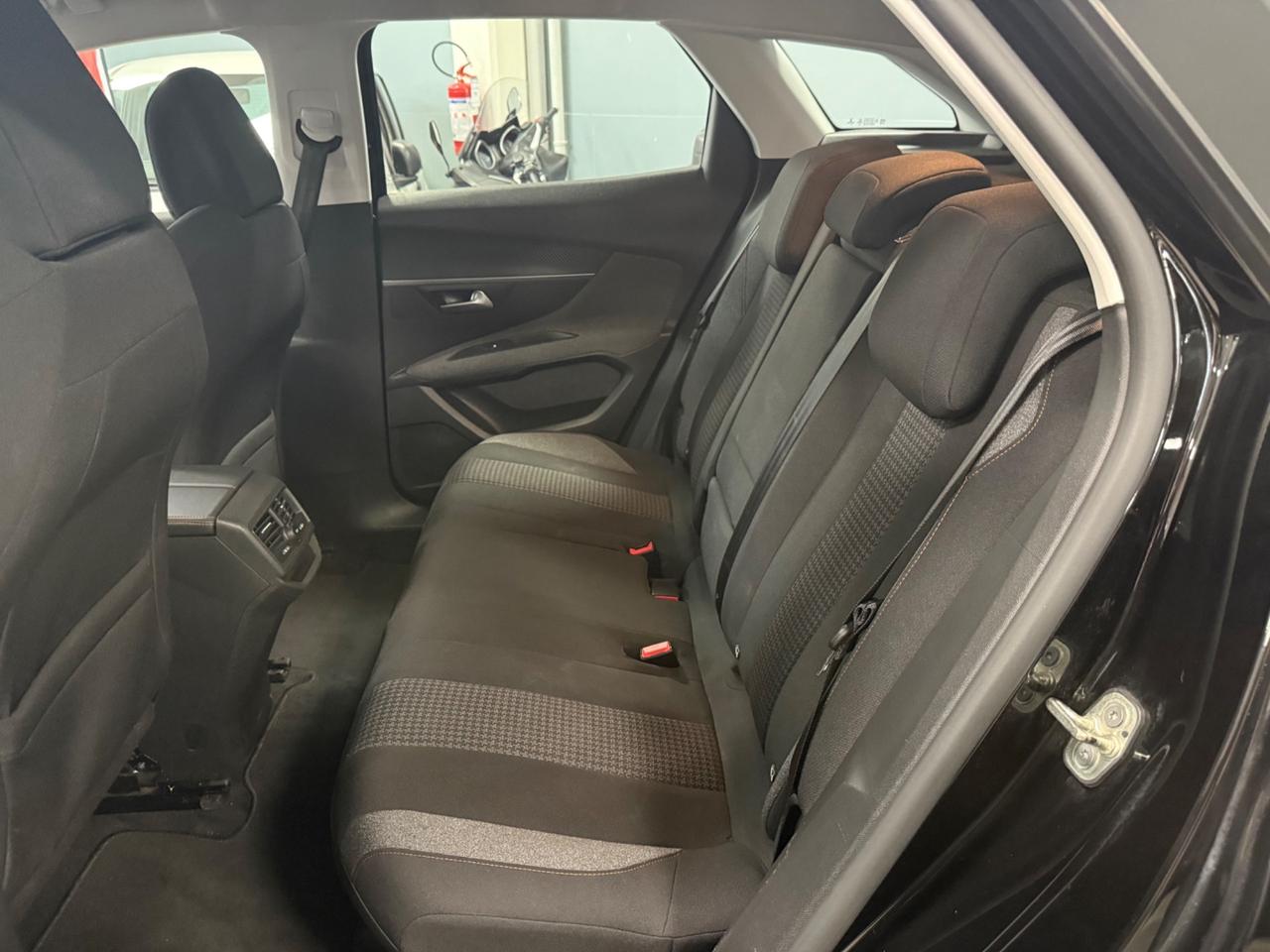 Peugeot 3008 BlueHDi 130 S&S EAT8 Allure