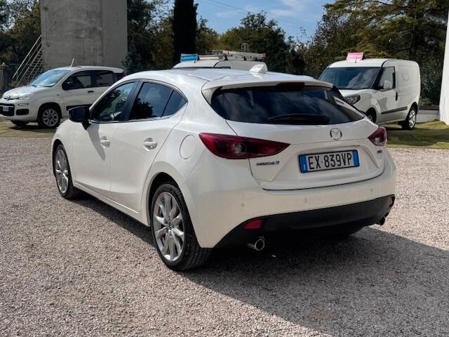 Mazda 3 2.2 Skyactiv-D Exceed - LIEVE URTO FRONT. !!