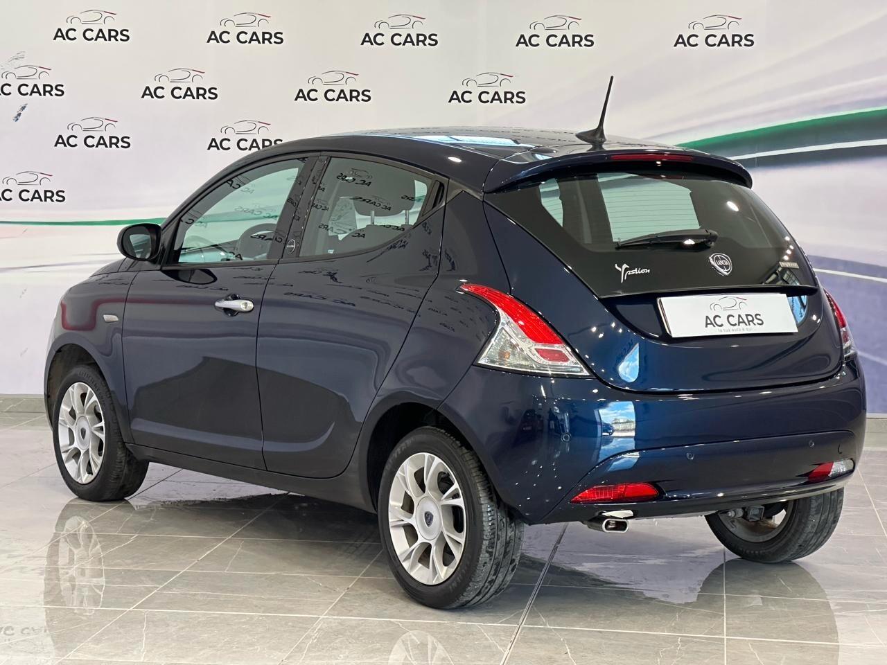 Lancia Ypsilon 1.0 FireFly 5 porte S&S Hybrid Ecochic Silver