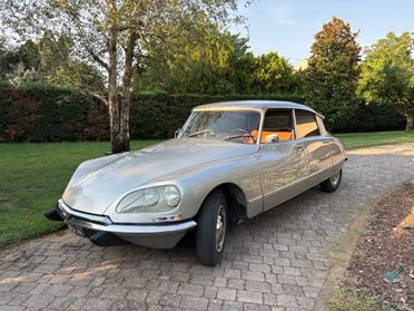 Citroen DS 21 Pallas semiautomatica cruscotto ad onda bicolore anno 1968 targa oro ASI