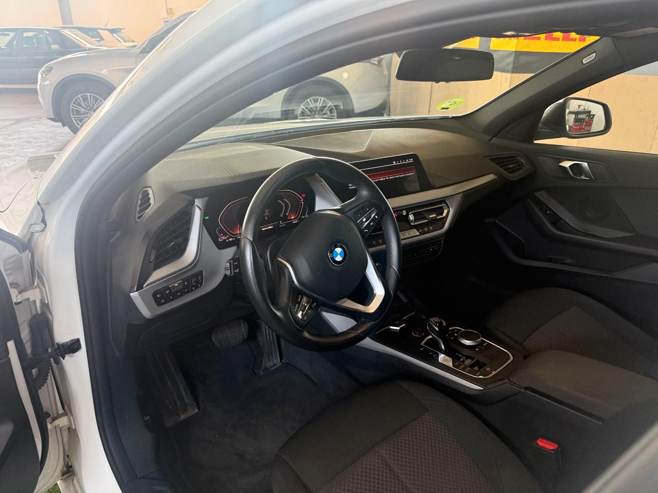Bmw 118 118d 5p. Business Advantage