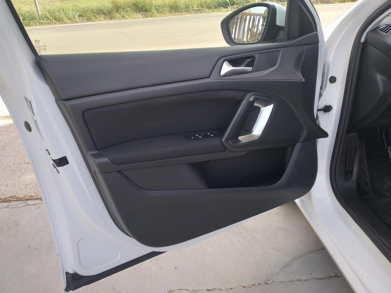 Peugeot 308 BlueHDi 100 S&S Business