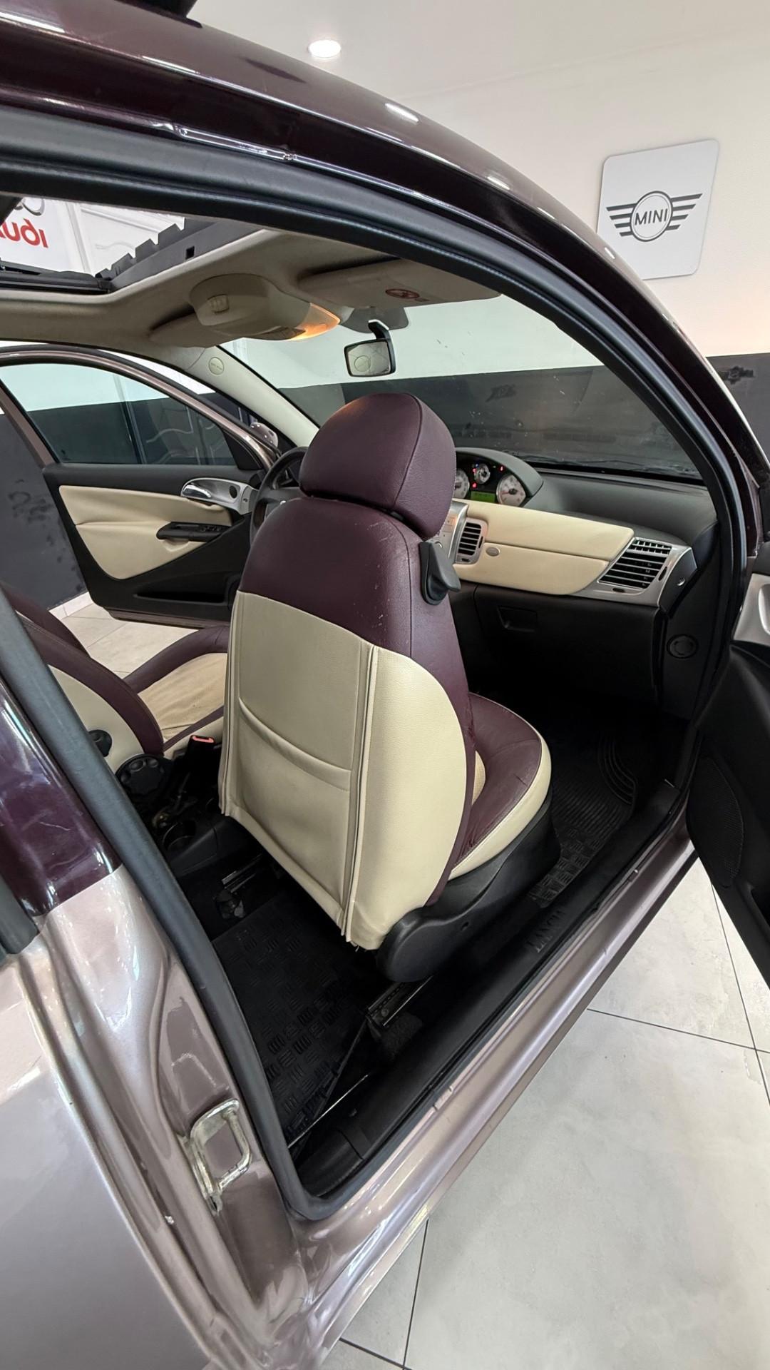 Lancia Ypsilon 1.3 MJT 75 CV Platino