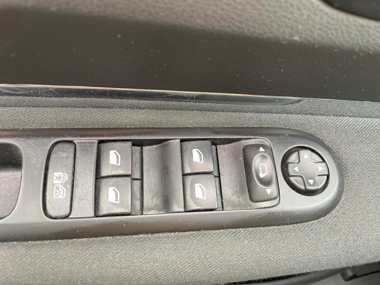 Peugeot 3008 1.6 HDi 115CV Business