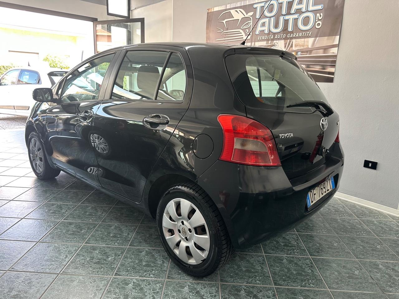 Toyota Yaris 1.0 5 porte Sol