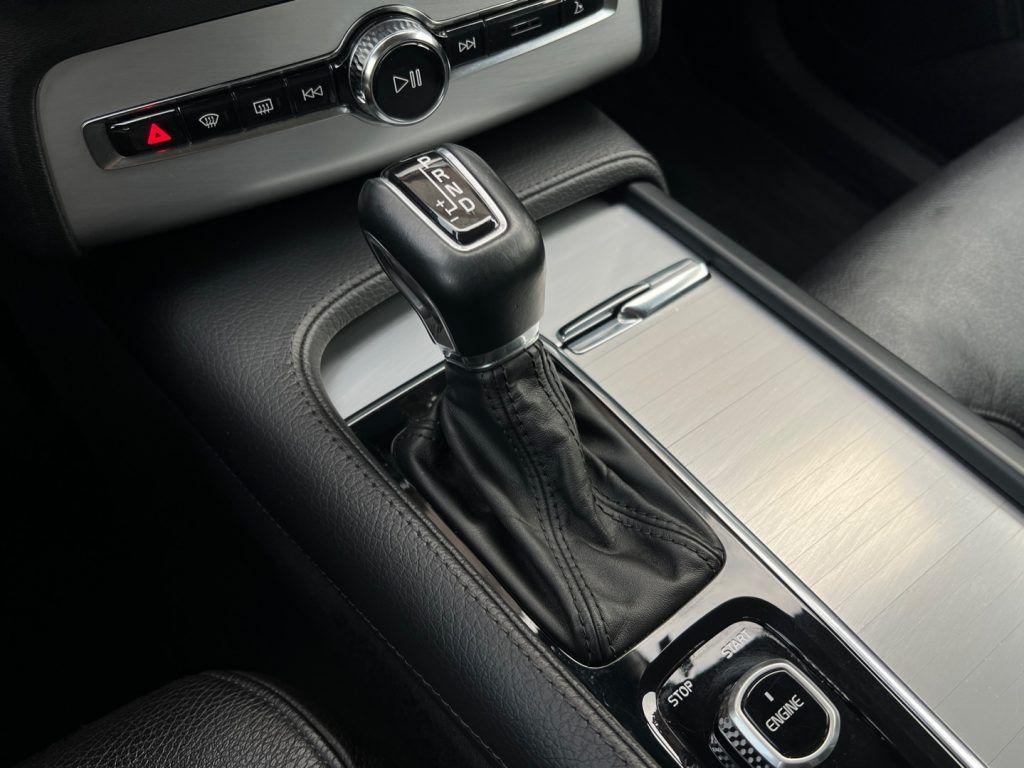 Volvo XC90 D5 AWD Geartronic 7 posti Momentum
