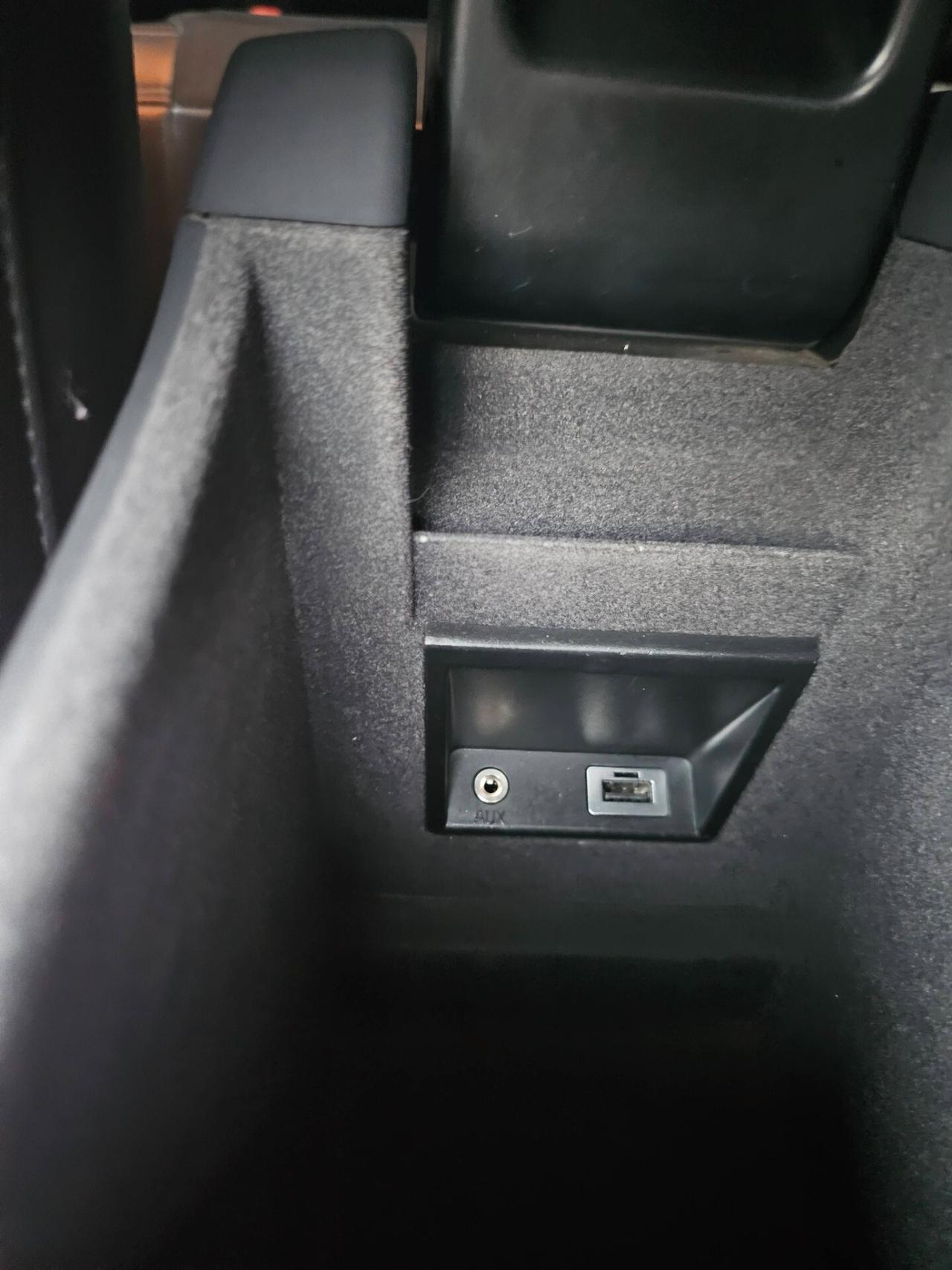 VOLVO XC60 2.0D 150CV BUSINESS AUTOCARRO N1 5 POSTI