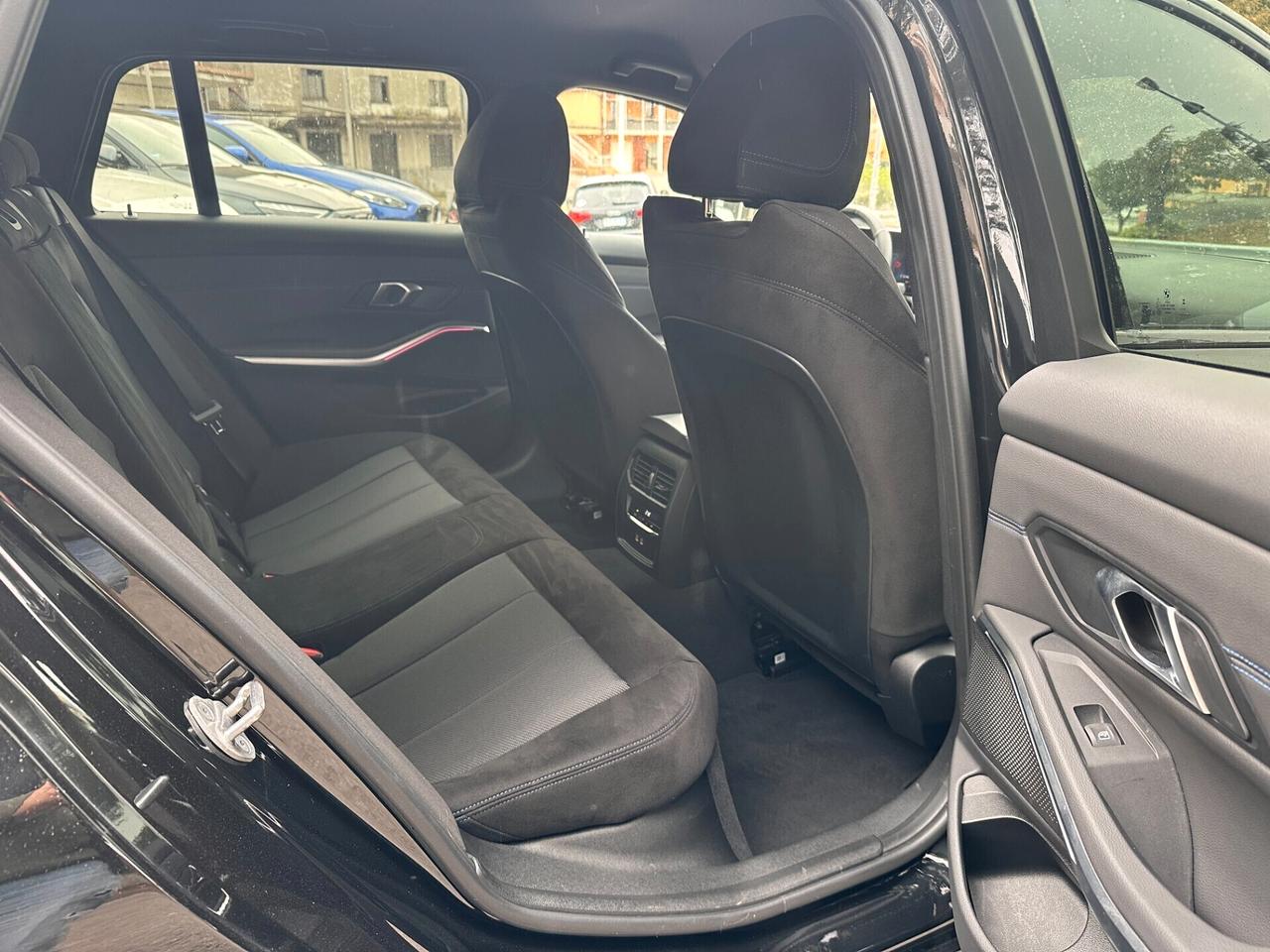 Bmw 318 d 48V Touring M Sport / R19 / LED MATRIX / GANCIO TRAINO 320