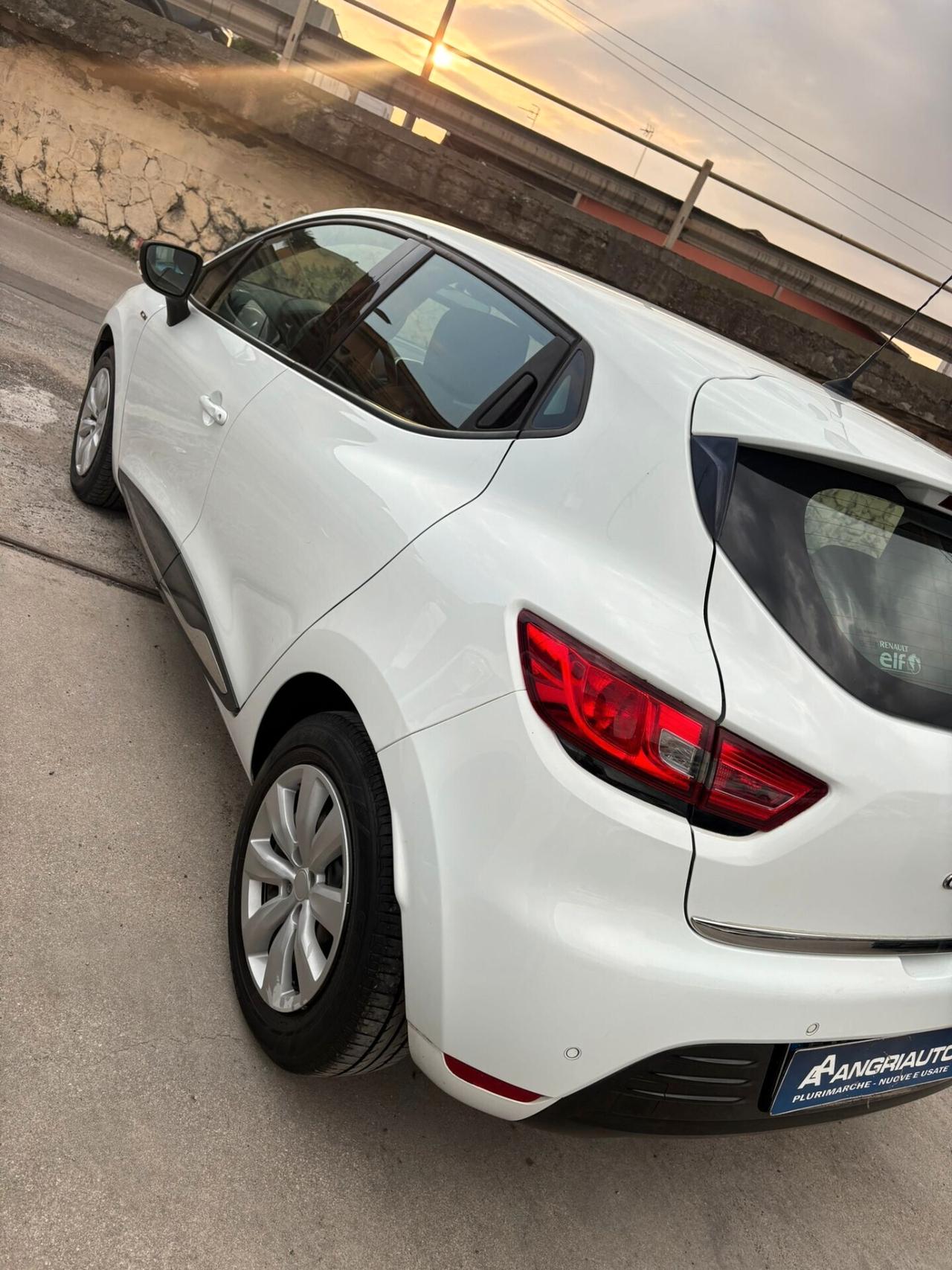 Renault Clio TCe 12V 75 CV 5 porte Moschino Life