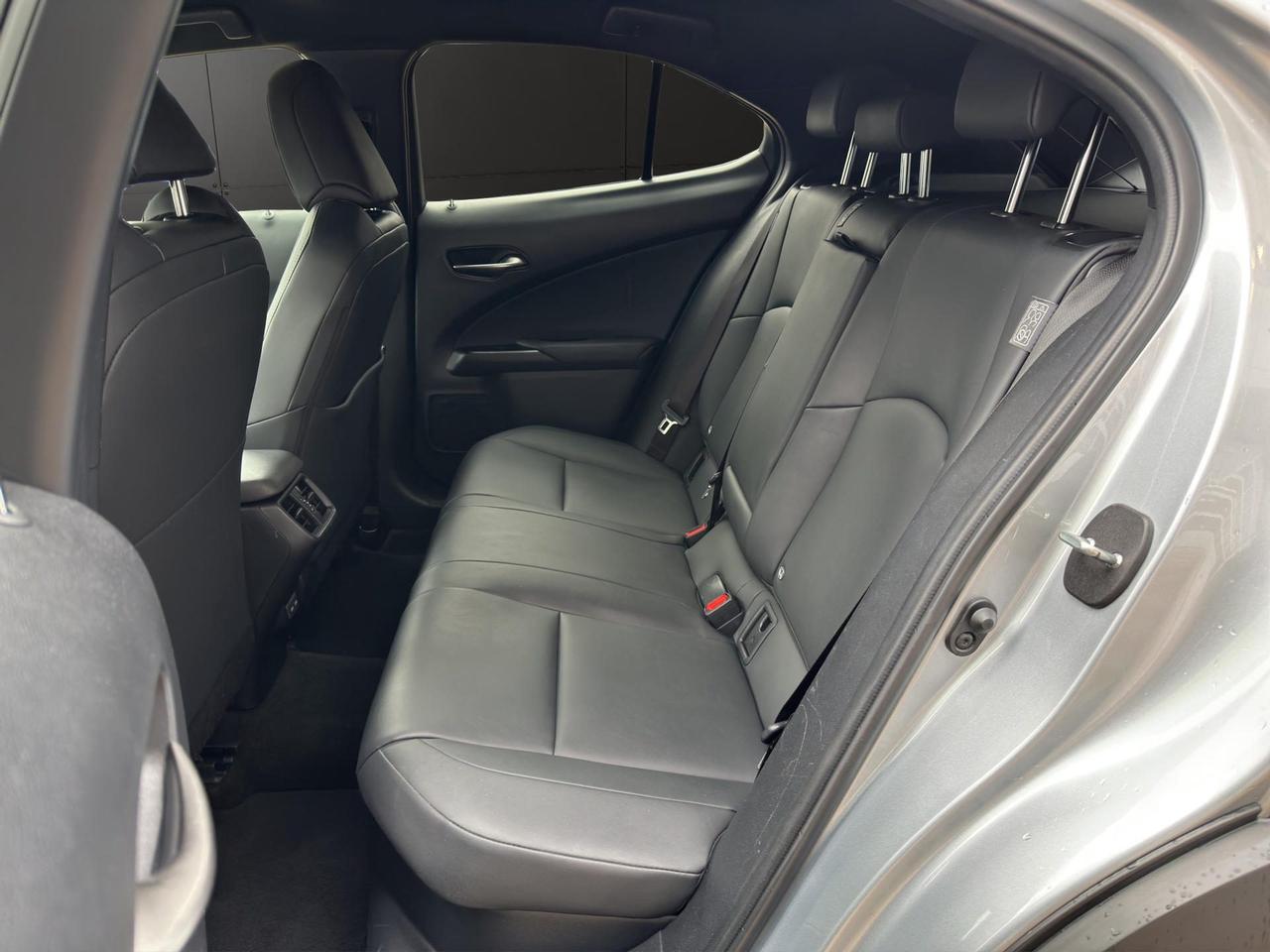 Lexus UX 250h 2.0 Design 2wd my23