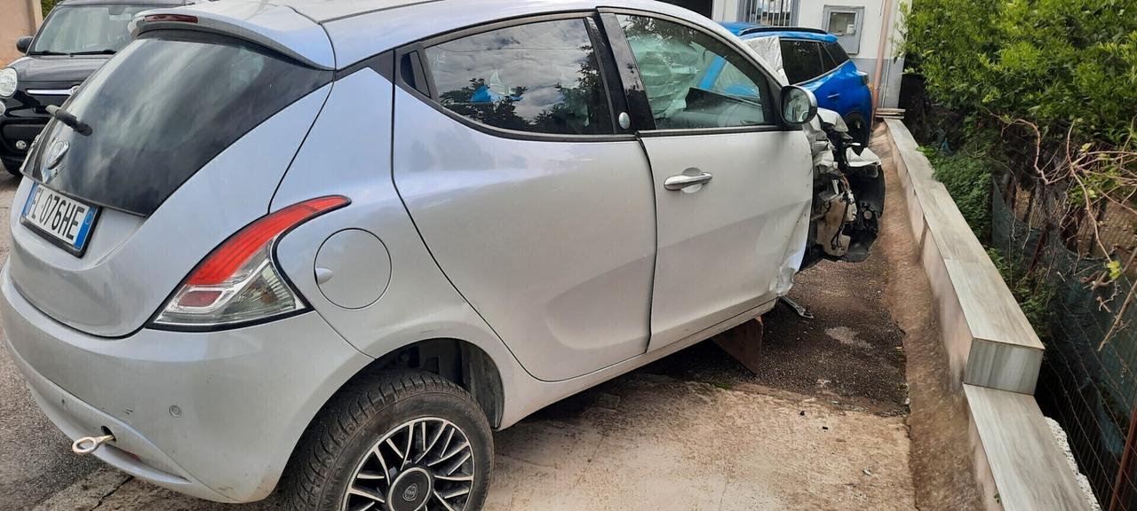 Lancia Ypsilon 0.9 TwinAir 85 CV 5 porte Metano Ecochic Elle