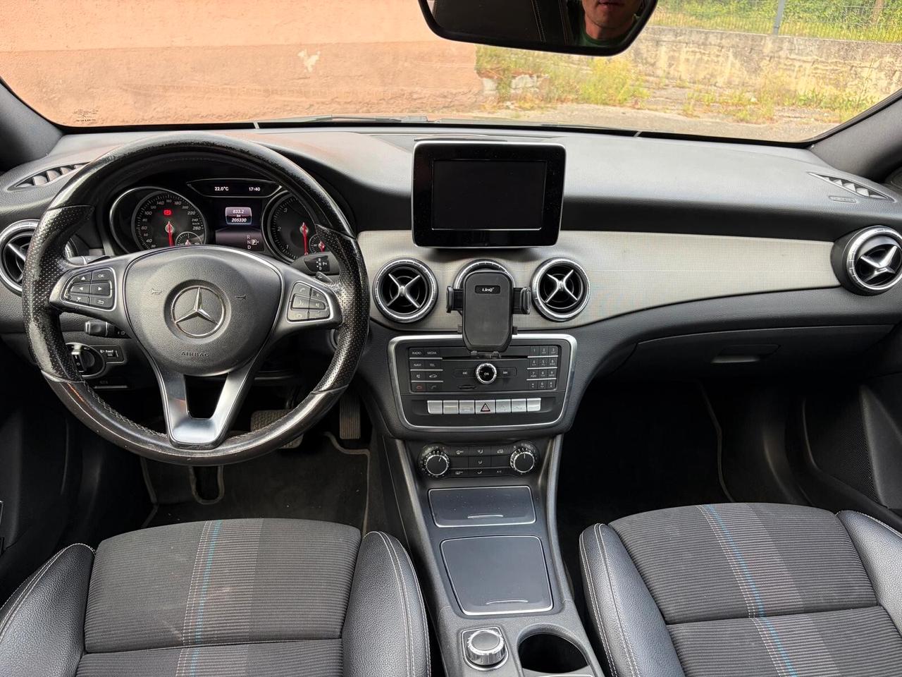 MERCEDES CLA 180 D AUTOMATIC BUSINESS