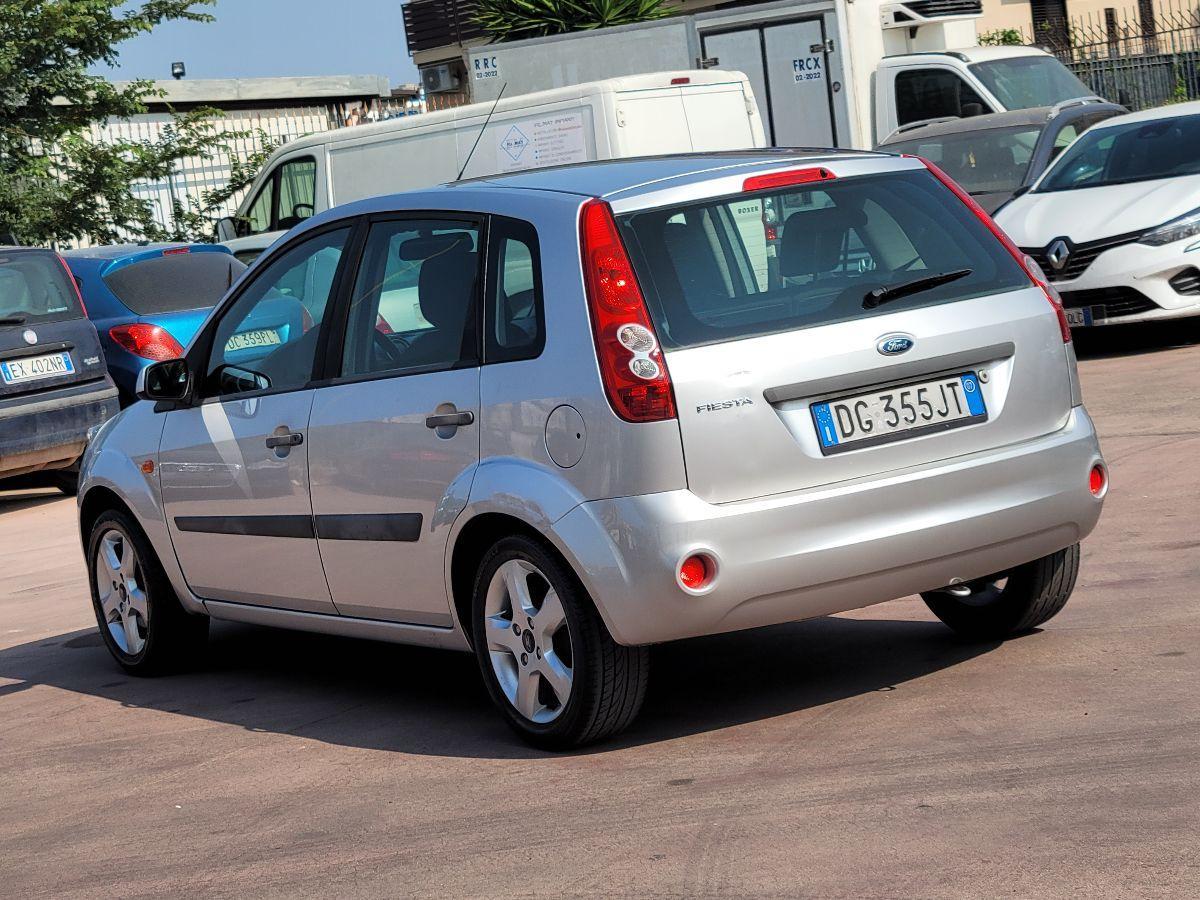 FORD - Fiesta - 1.2i 16V 5 porte Ghia