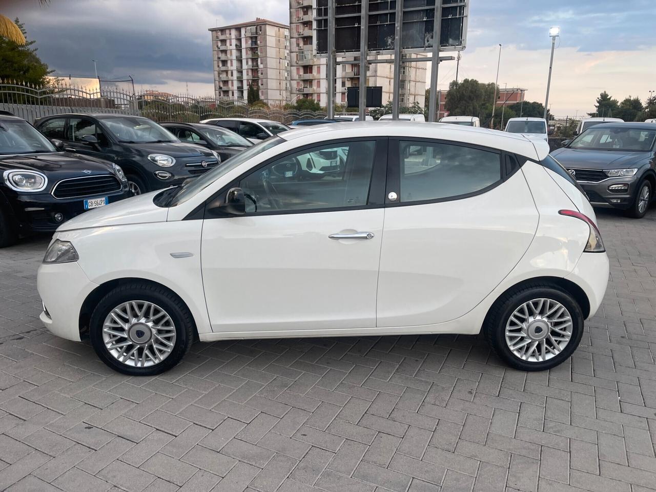 Lancia Ypsilon 1.2 69 CV Ecochic Platinum