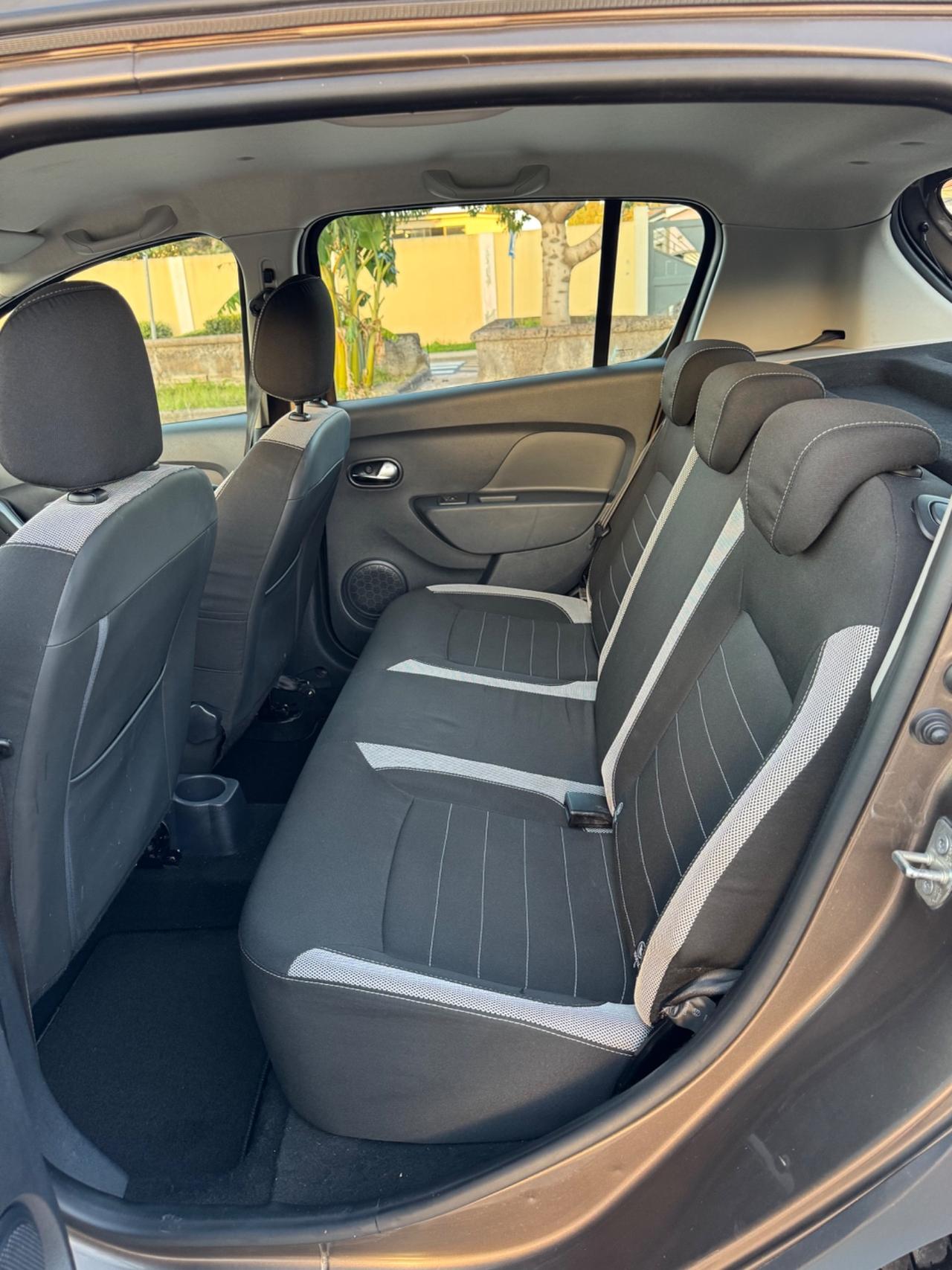 Dacia Sandero Stepway 1.5 dCi CAMBIO AUTOMATICO