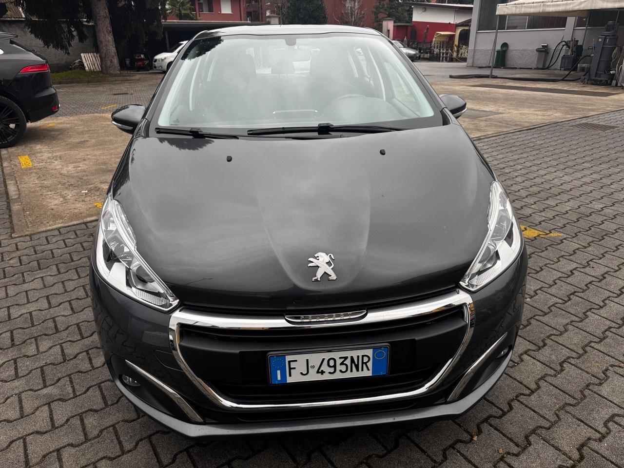 Peugeot 208 PureTech 82 5 porte Allure neopatentati