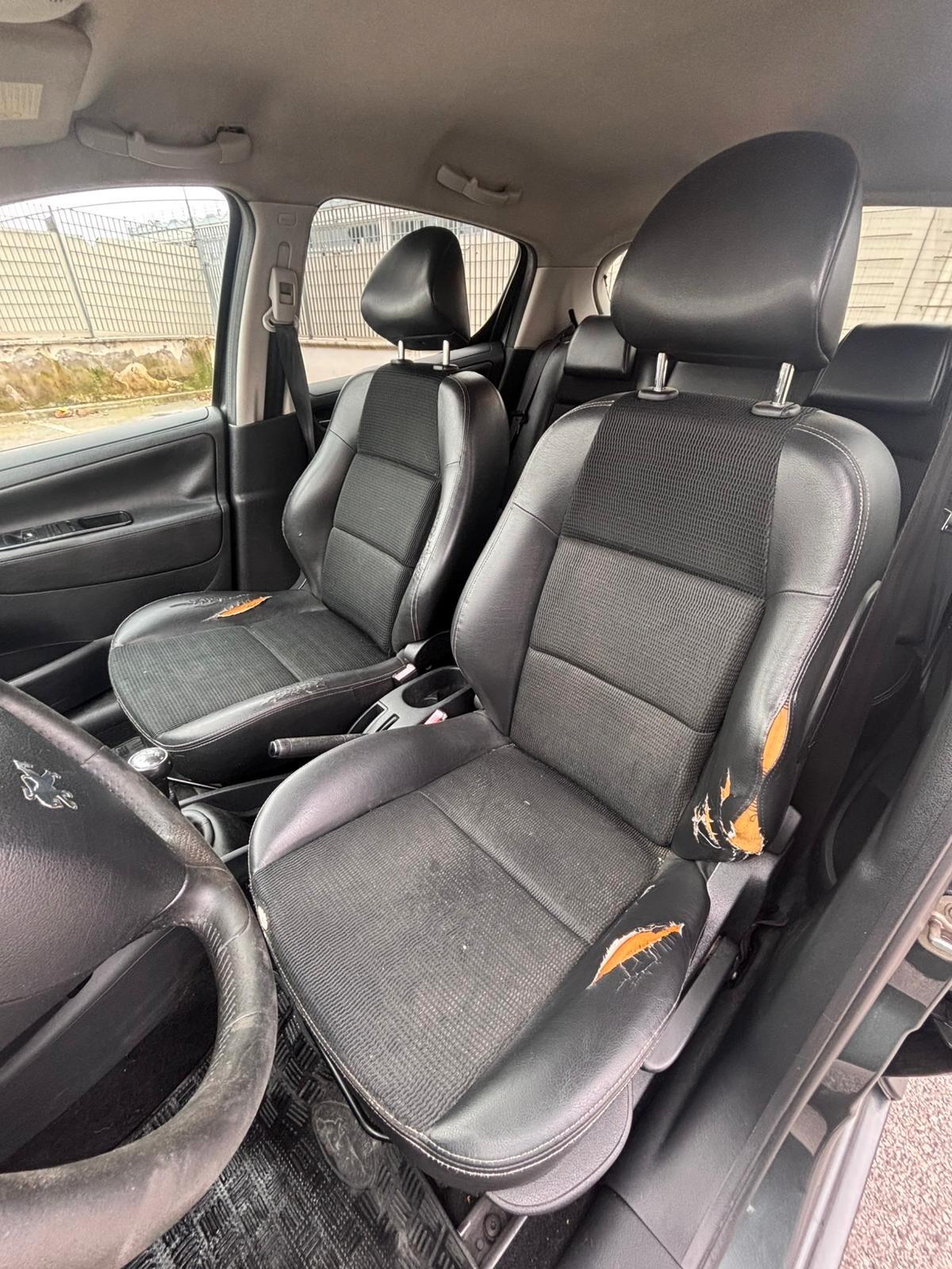 Peugeot 207 1.4 HDi 70CV 5p. Allure